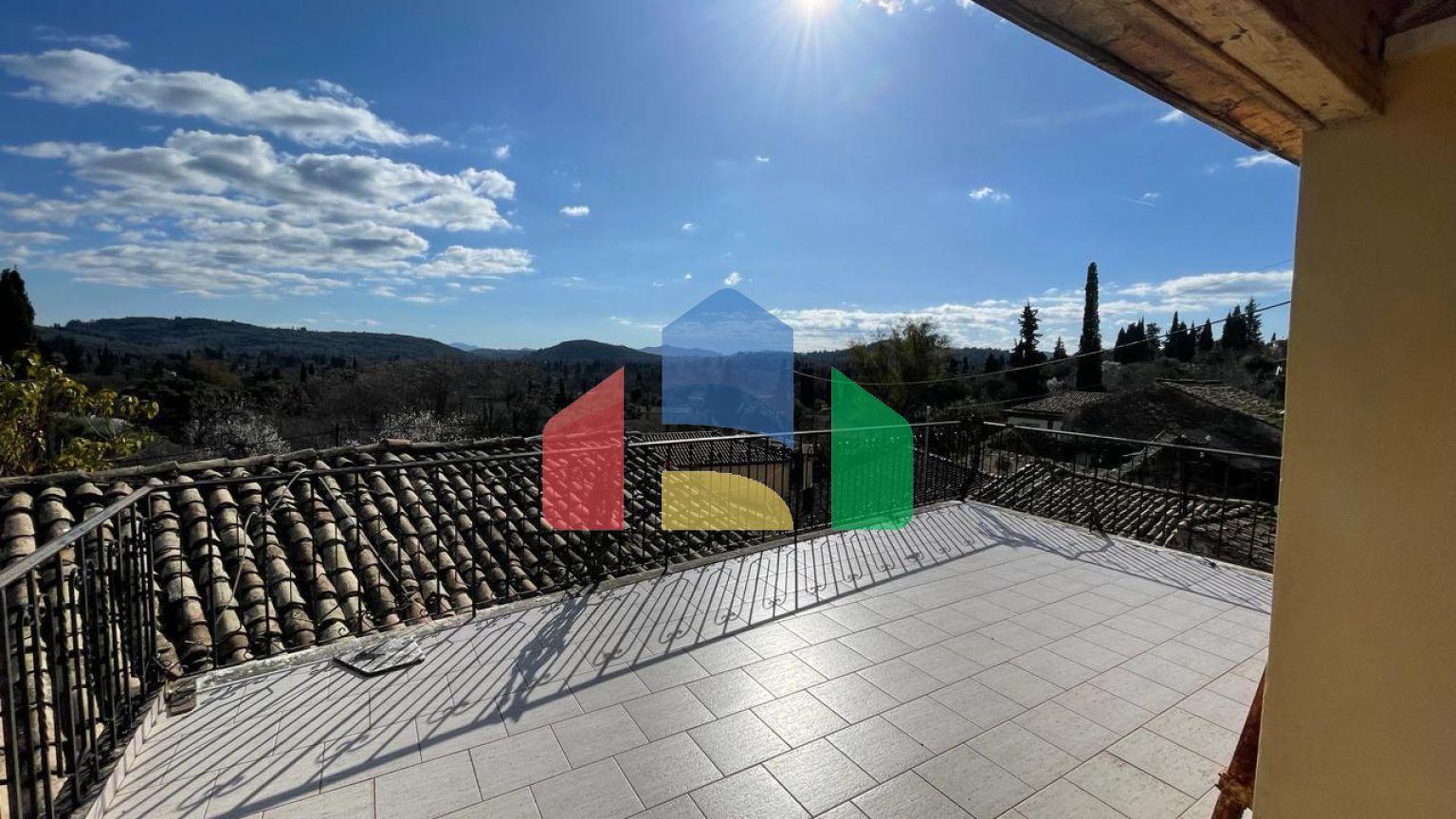 Продажа - Коттедж 220 m² на о. Корфу