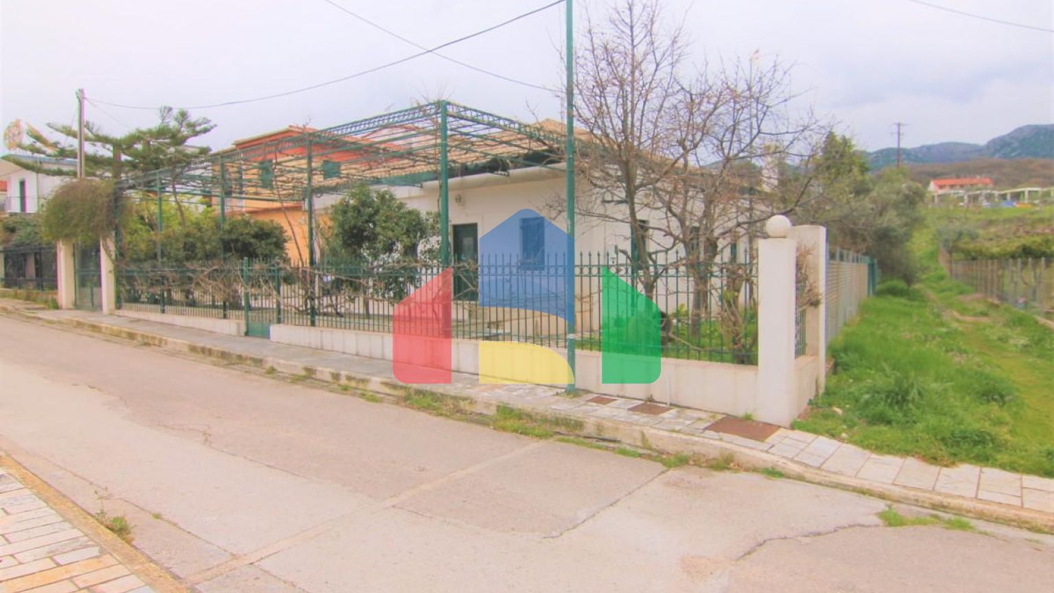 Продажа - Коттедж 236 m² на о. Корфу