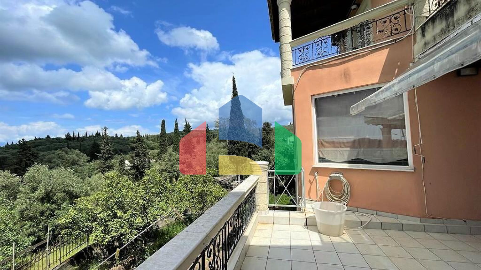 Продаж - Котедж 270 m² на о. Корфу