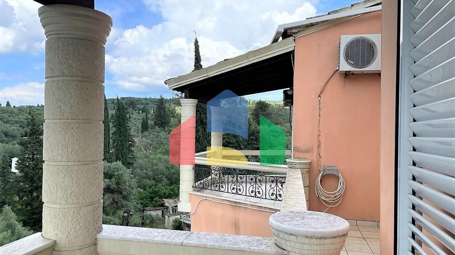 Продаж - Котедж 270 m² на о. Корфу