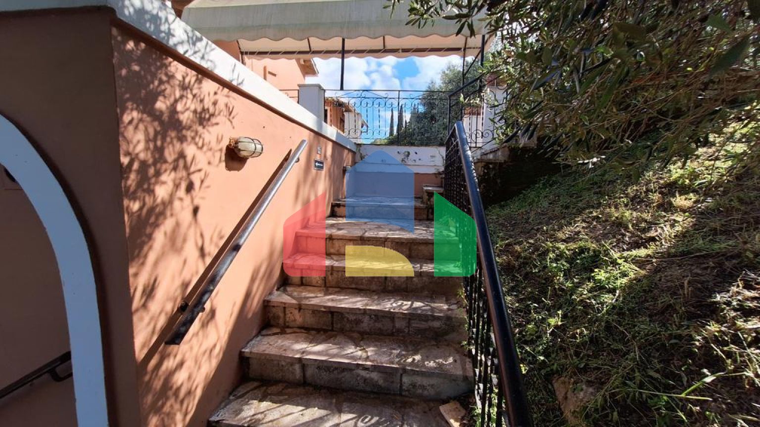 Продаж - Котедж 150 m² на о. Корфу