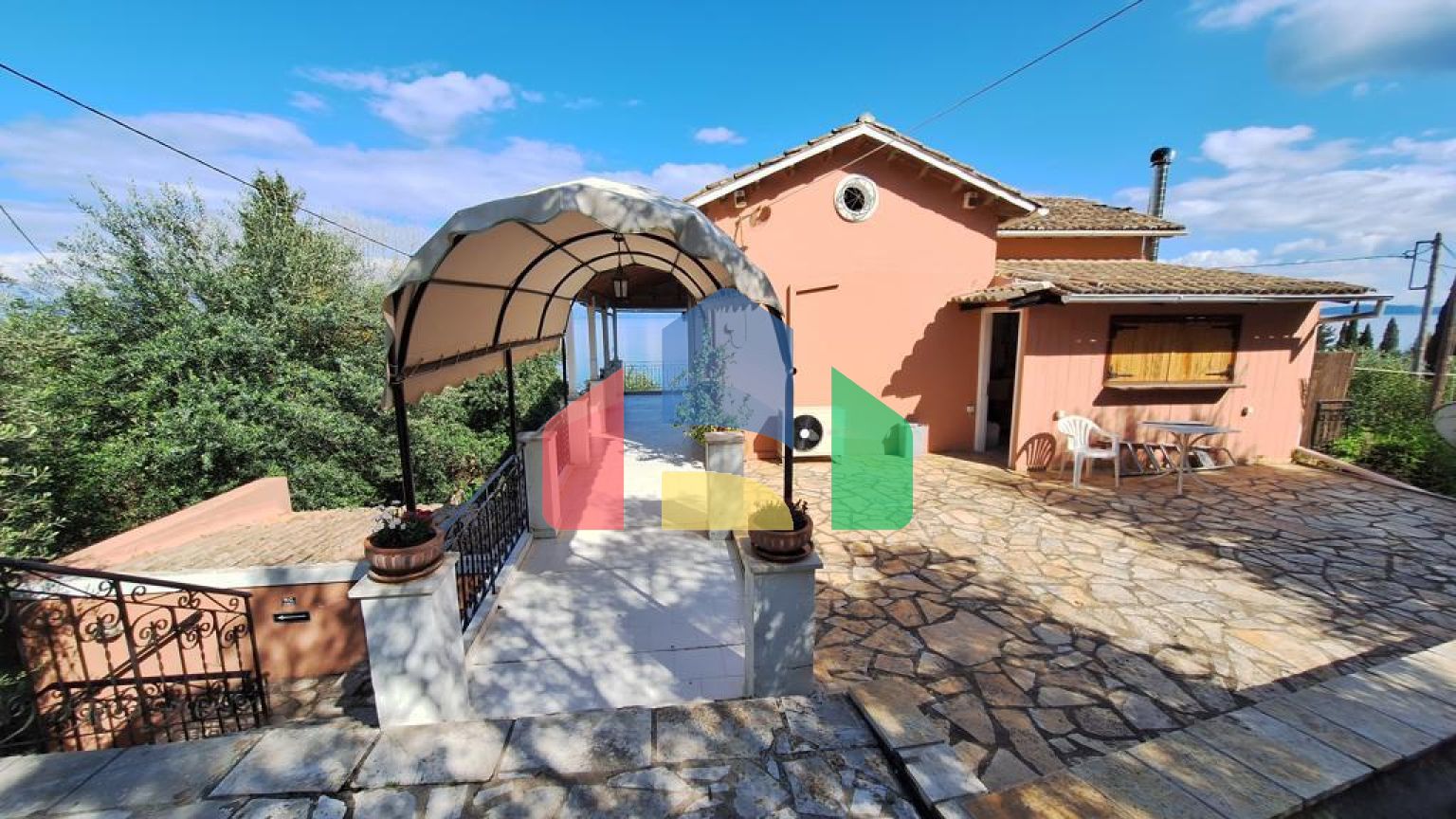 Продаж - Котедж 150 m² на о. Корфу