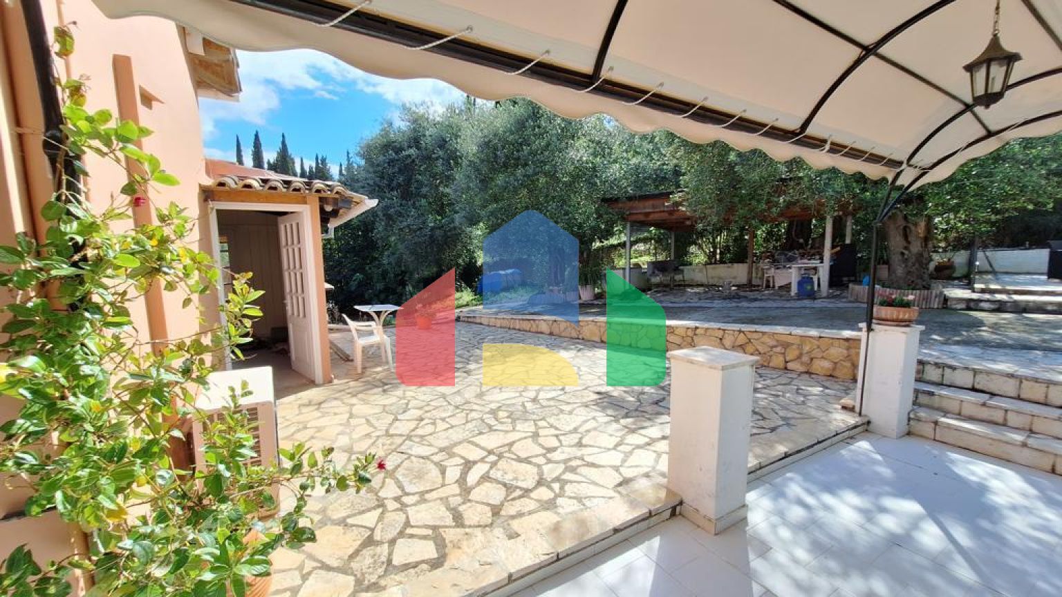 Продаж - Котедж 150 m² на о. Корфу