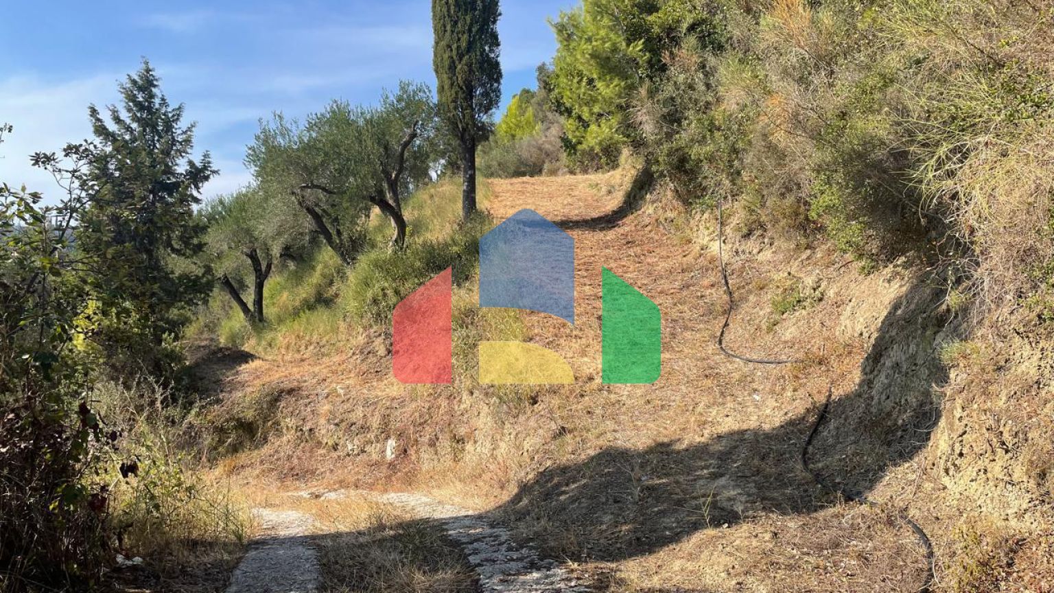 Продаж - Земельна ділянка 2603 m² на о. Корфу