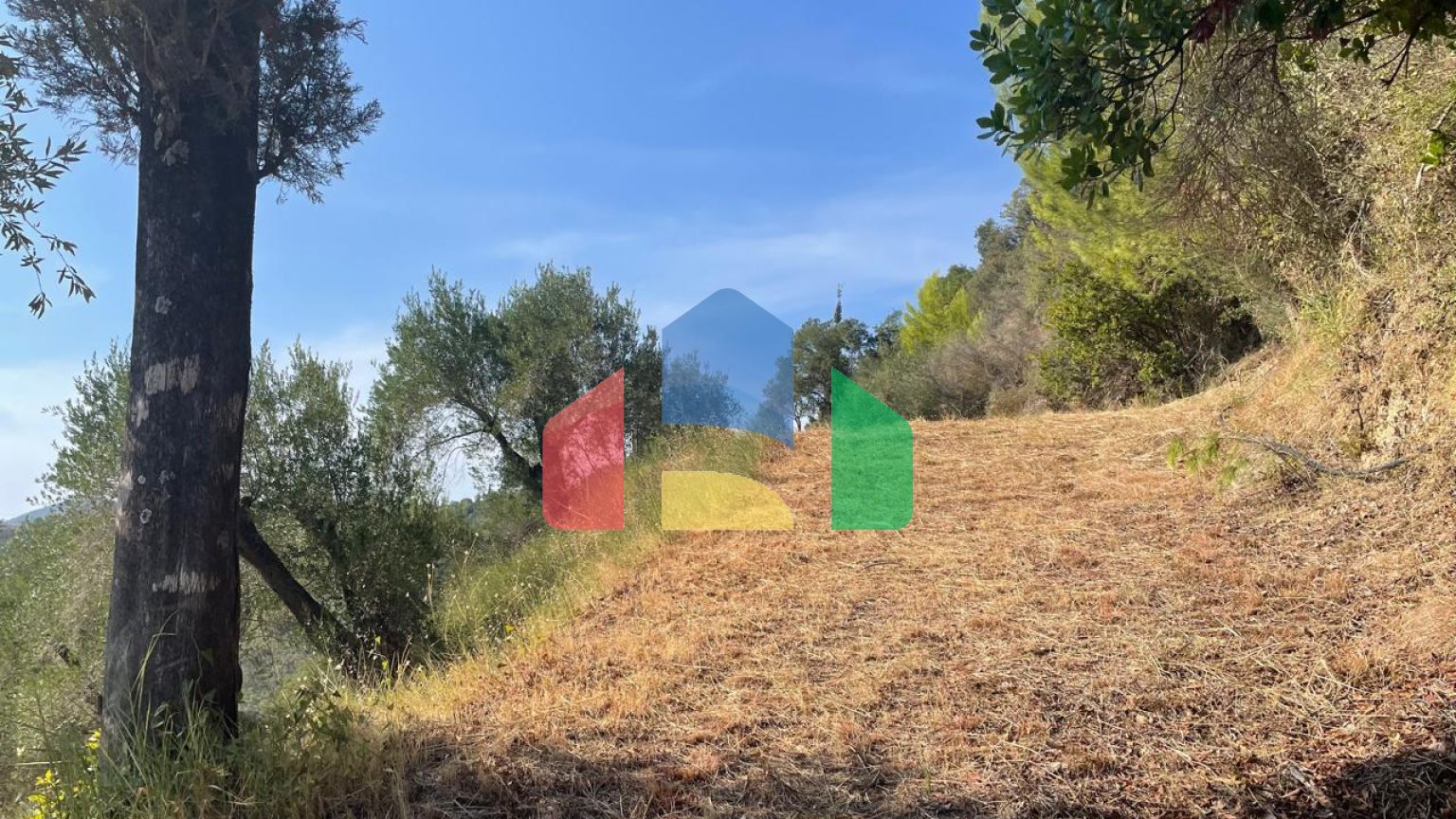 Продаж - Земельна ділянка 2603 m² на о. Корфу