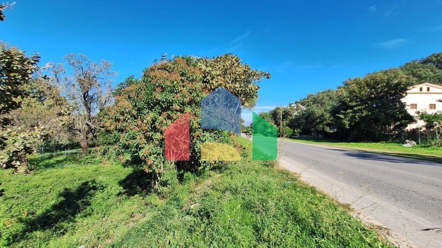 Продаж - Земельна ділянка 2110 m² на о. Корфу