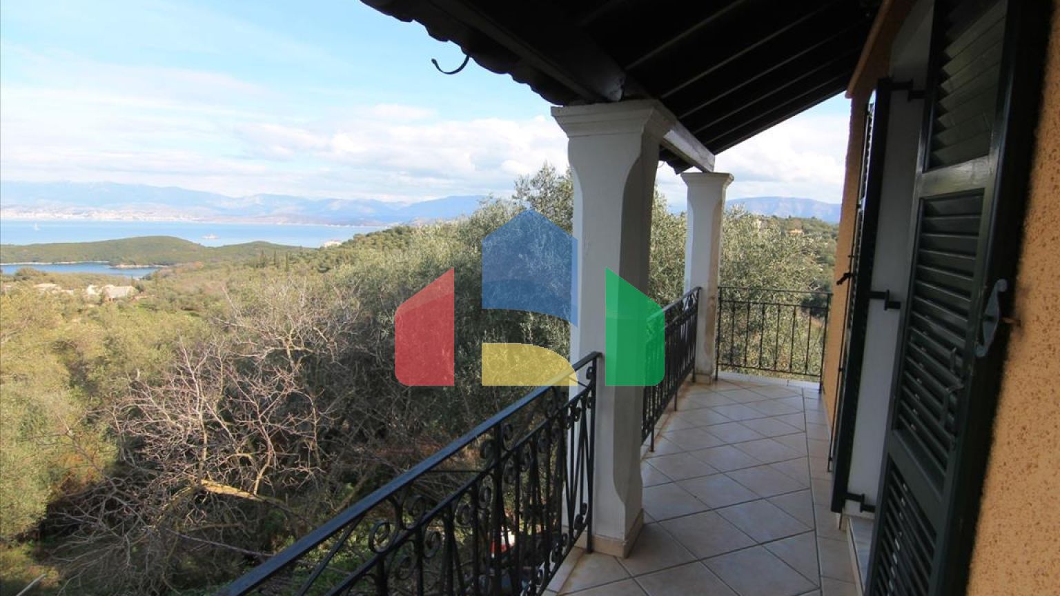 Продажа - Коттедж 130 m² на о. Корфу