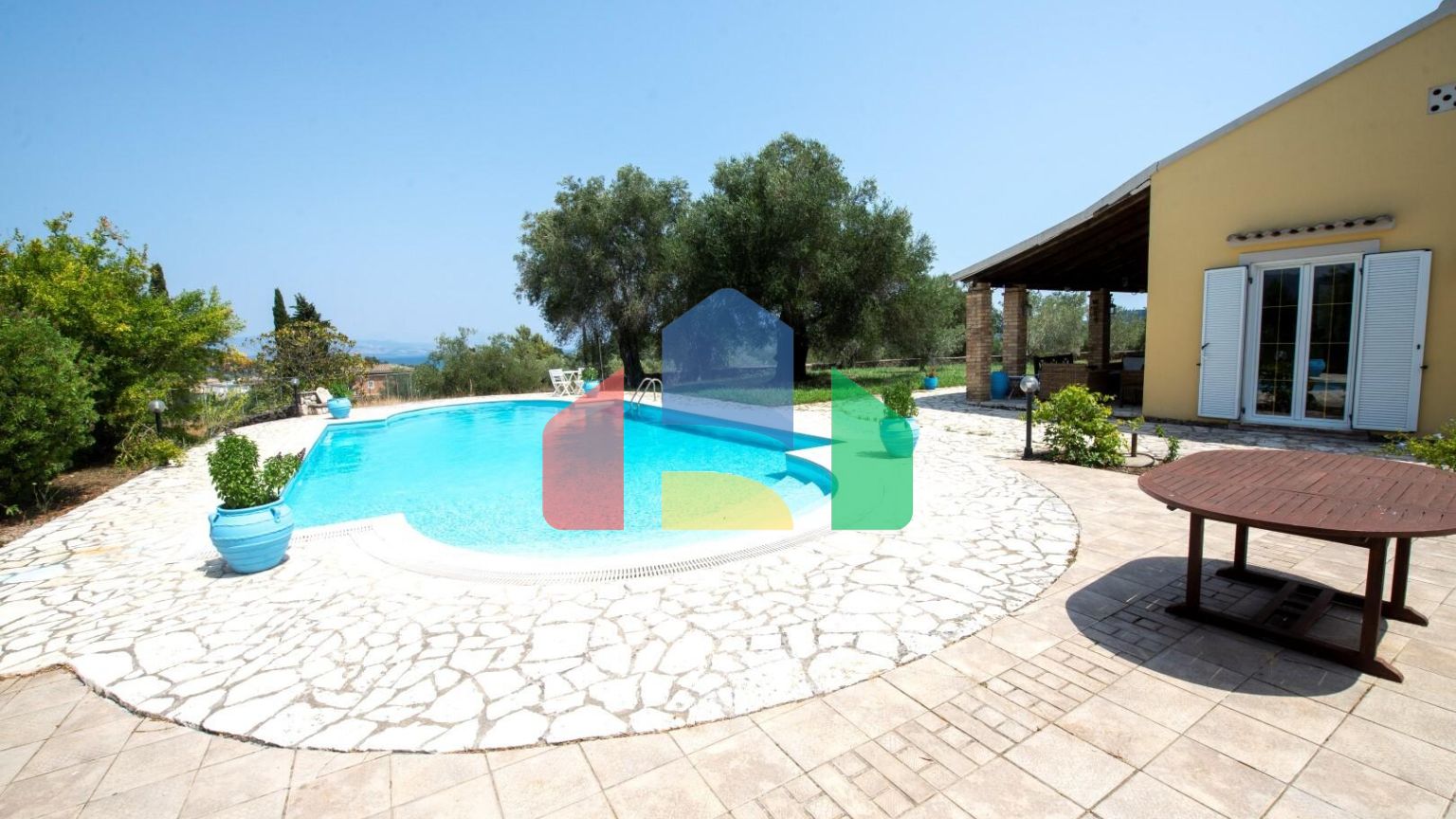 Продажа - Вилла 305 m² на о. Корфу