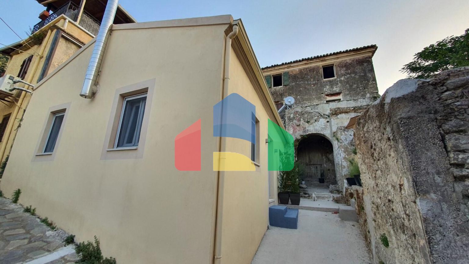 Продаж - Котедж 266 m² на о. Корфу