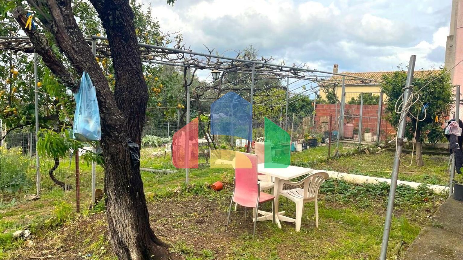 Продаж - Котедж 80 m² на о. Корфу