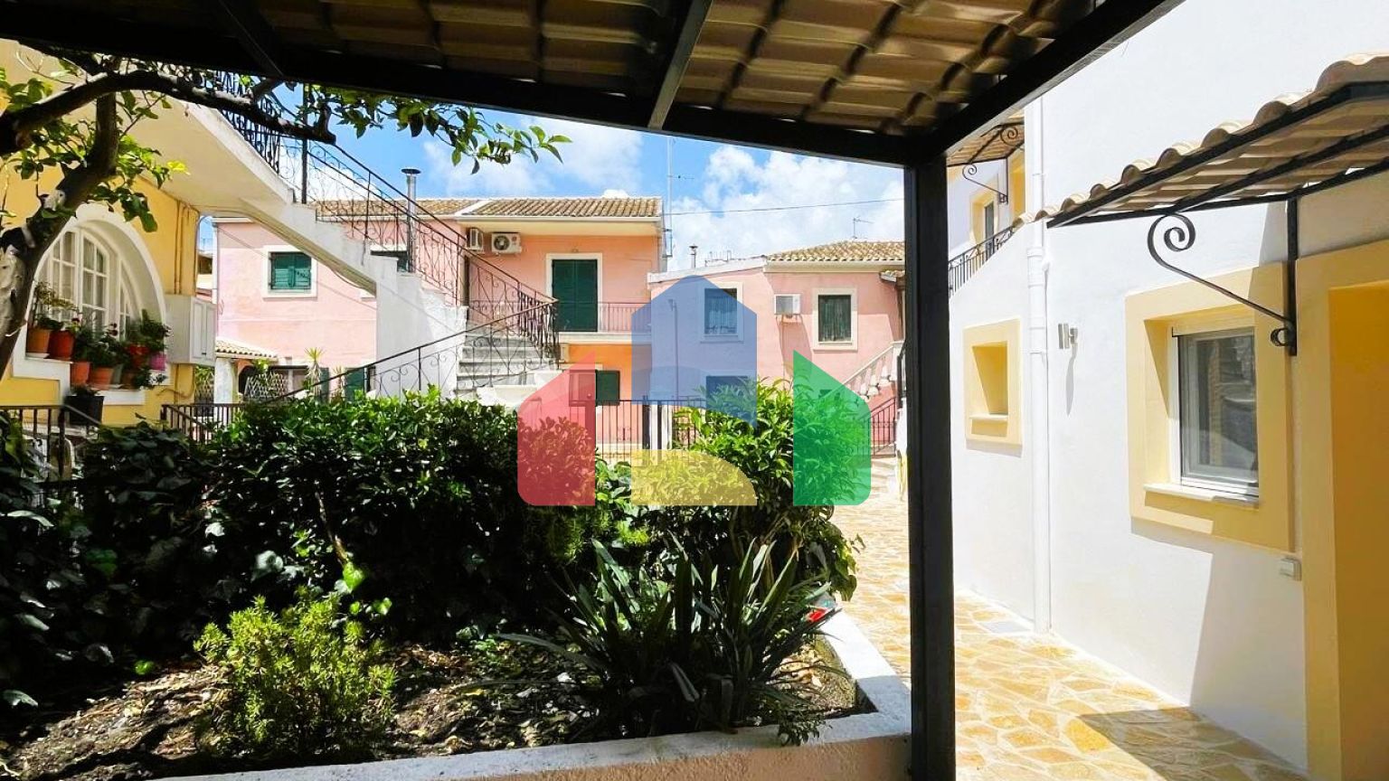 Продажа - Таунхаус 72 m² на о. Корфу