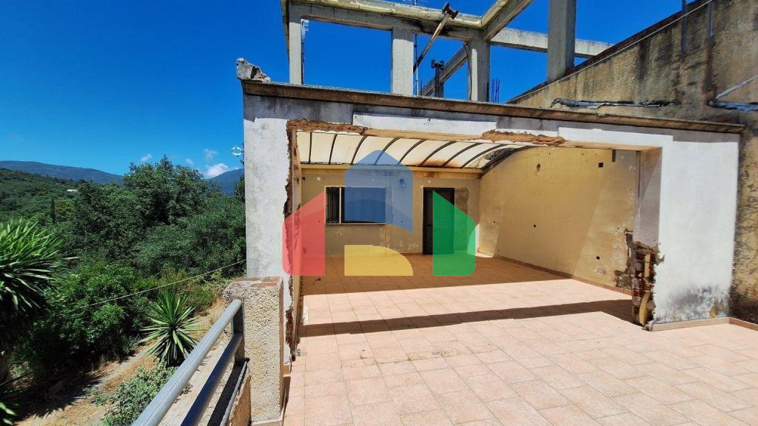 Продаж - Комерційна нерухомість 530 m² на о. Корфу