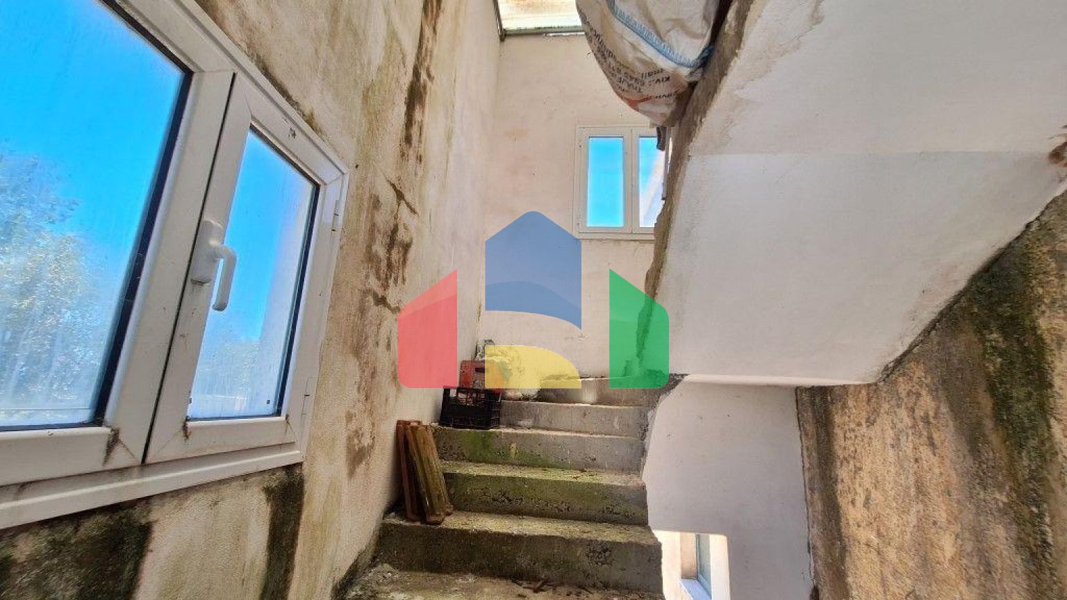 Продаж - Комерційна нерухомість 530 m² на о. Корфу