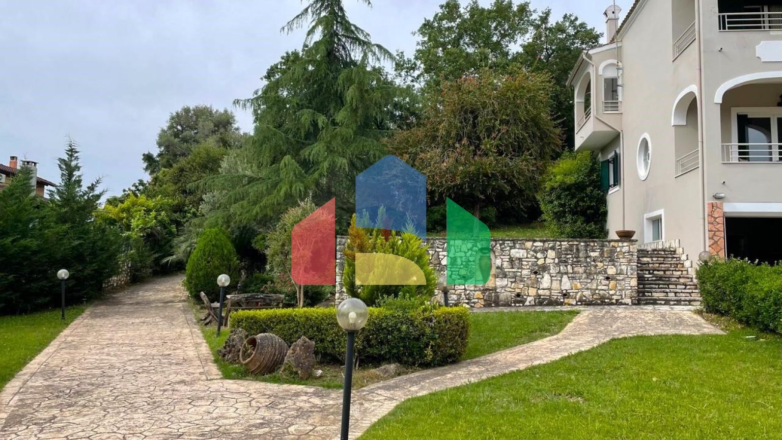 Продажа - Коттедж 240 m² на о. Корфу