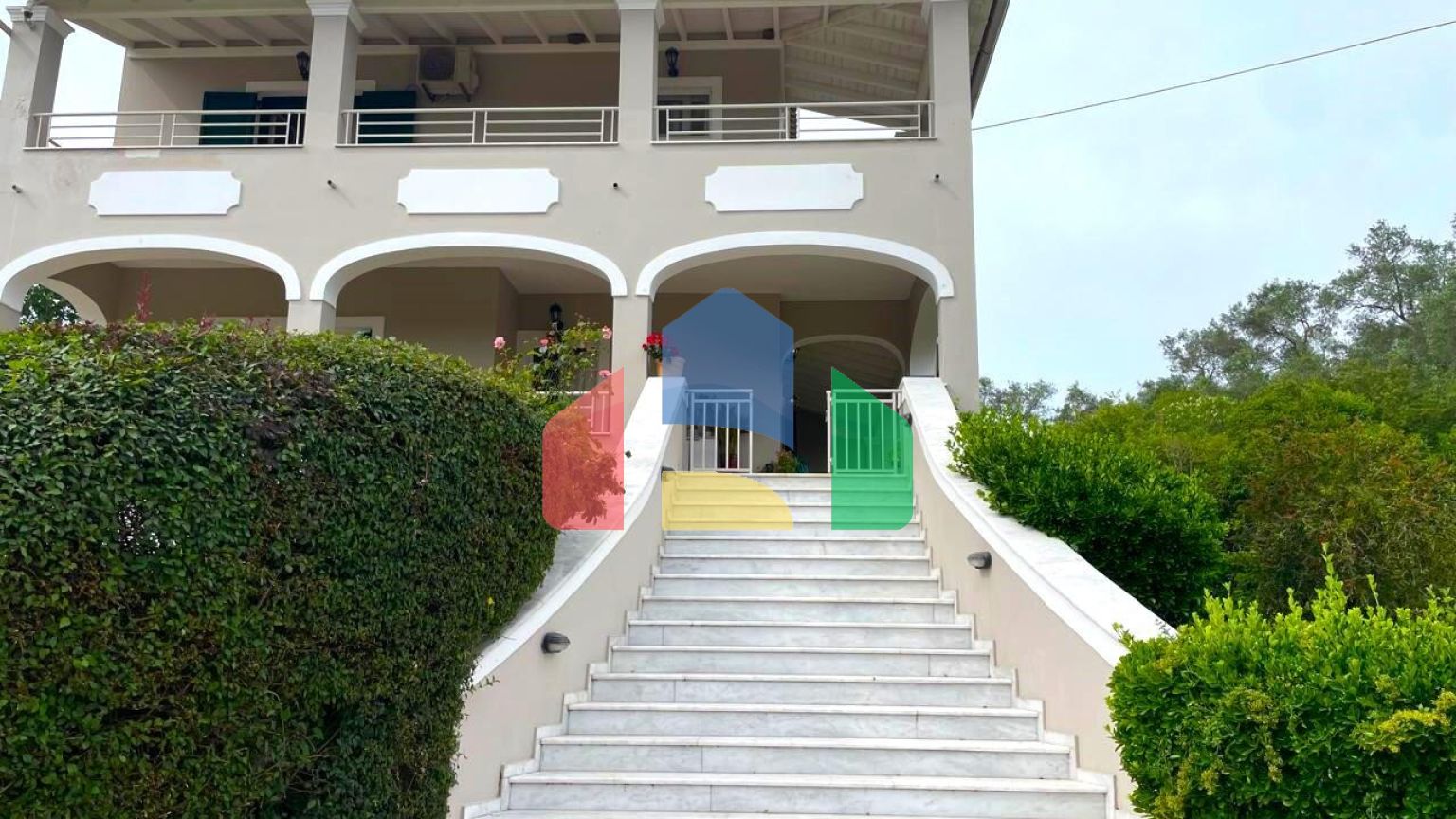 Продажа - Коттедж 240 m² на о. Корфу