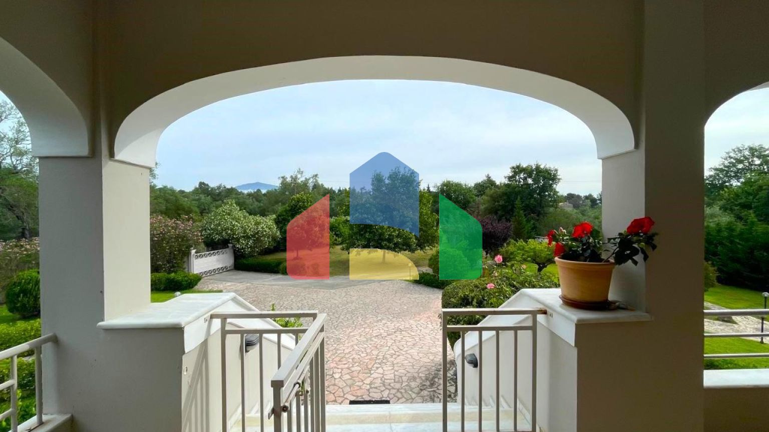 Продажа - Коттедж 240 m² на о. Корфу