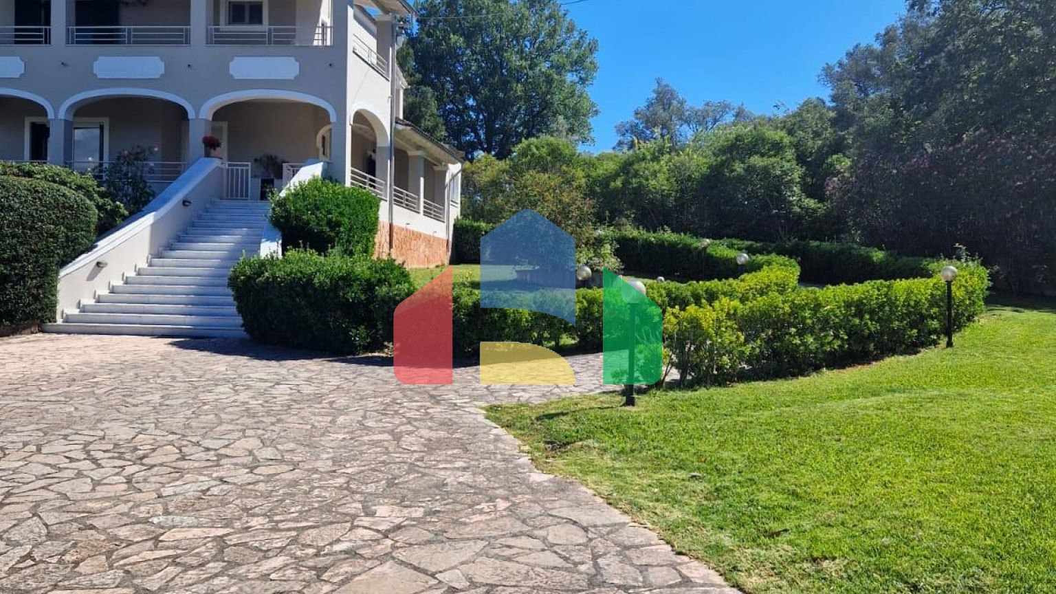 Продажа - Коттедж 240 m² на о. Корфу