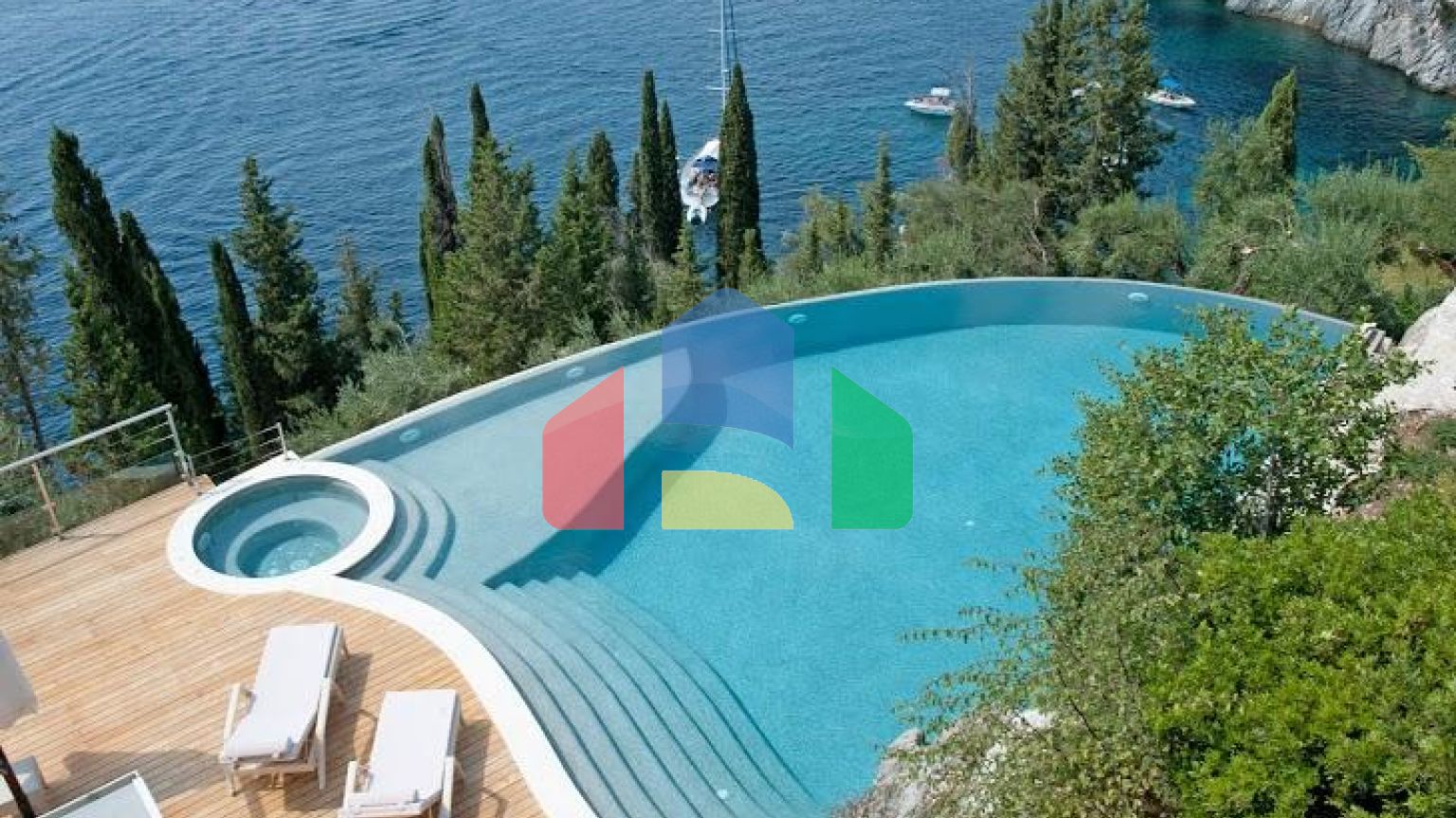 Продажа - Вилла 650 m² на о. Корфу