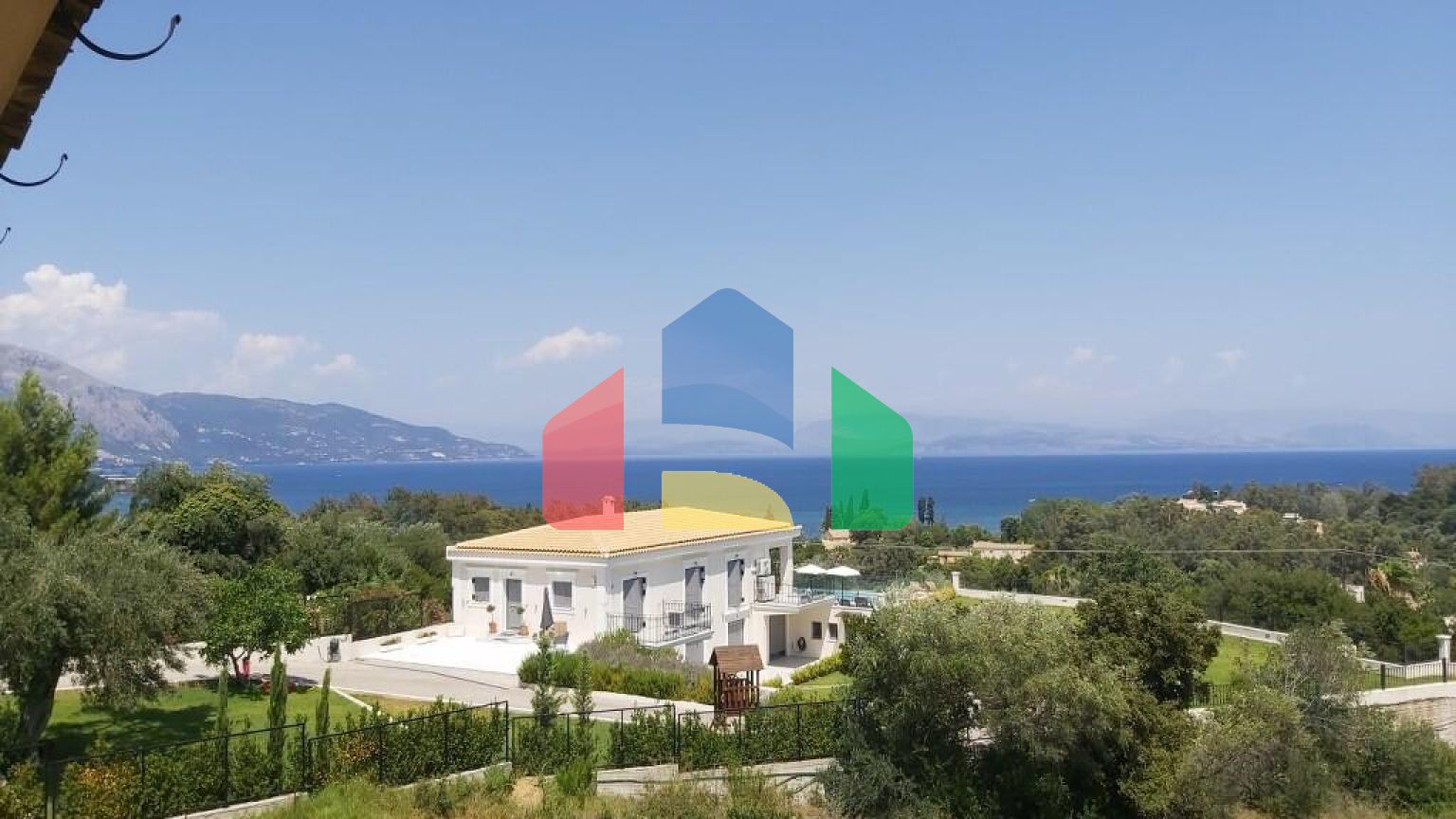 Продаж - Котедж 355 m² на о. Корфу