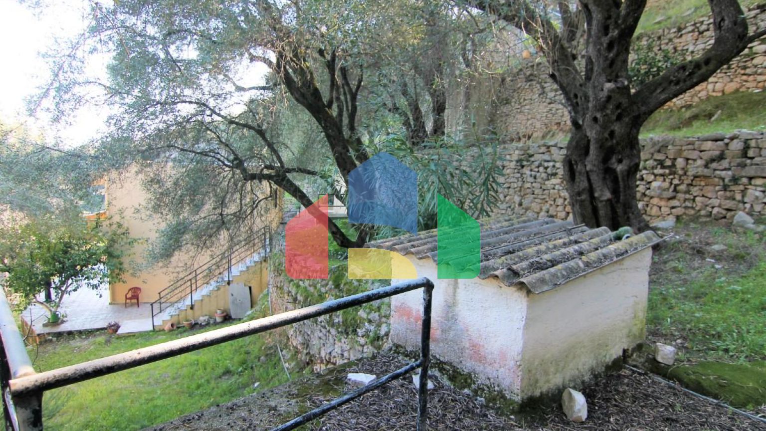 Продажа - Гостиница 300 m² на о. Корфу