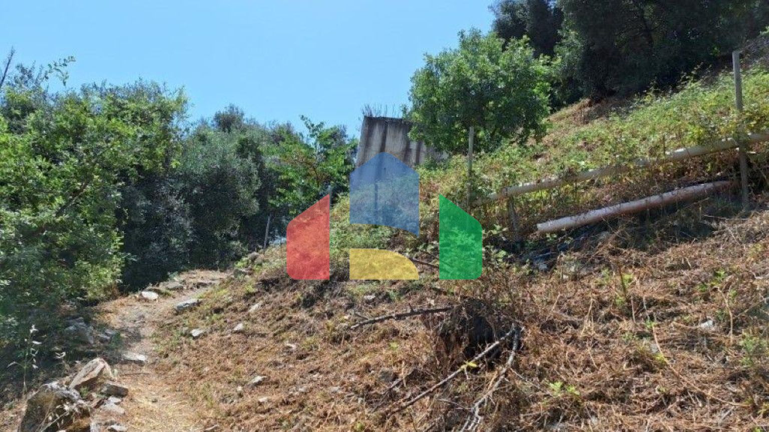 Продаж - Земельна ділянка 2100 m² на о. Корфу