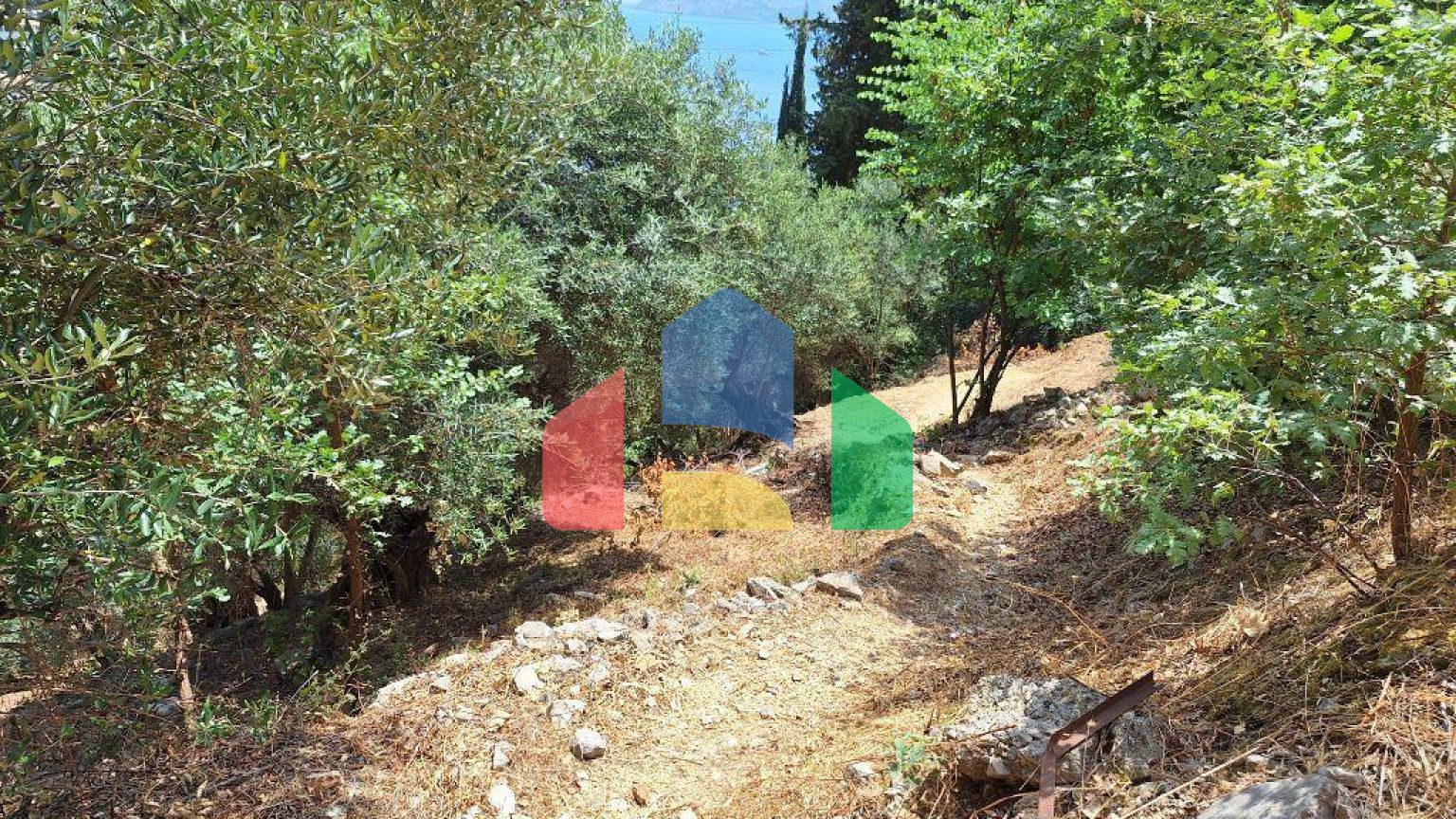 Продаж - Земельна ділянка 2100 m² на о. Корфу