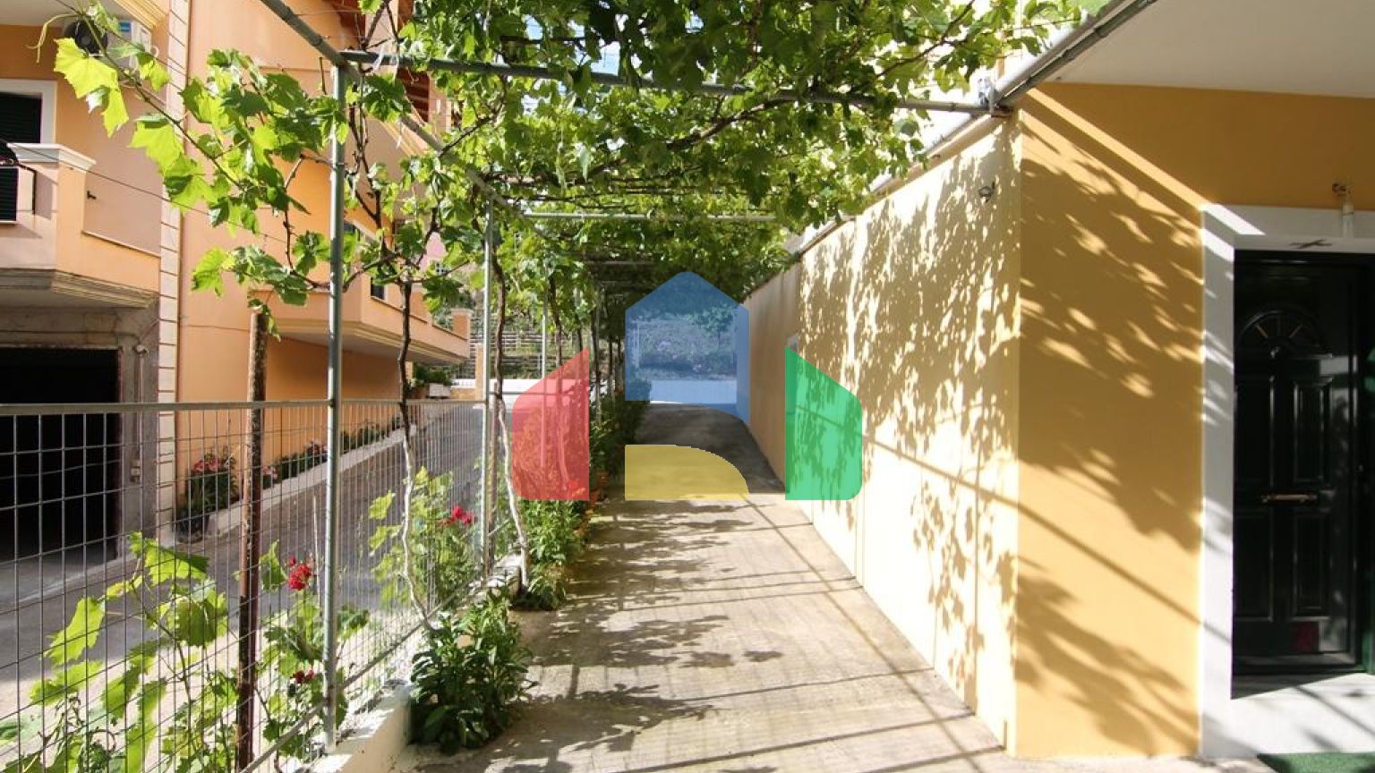 Продаж - Котедж 274 m² на о. Корфу