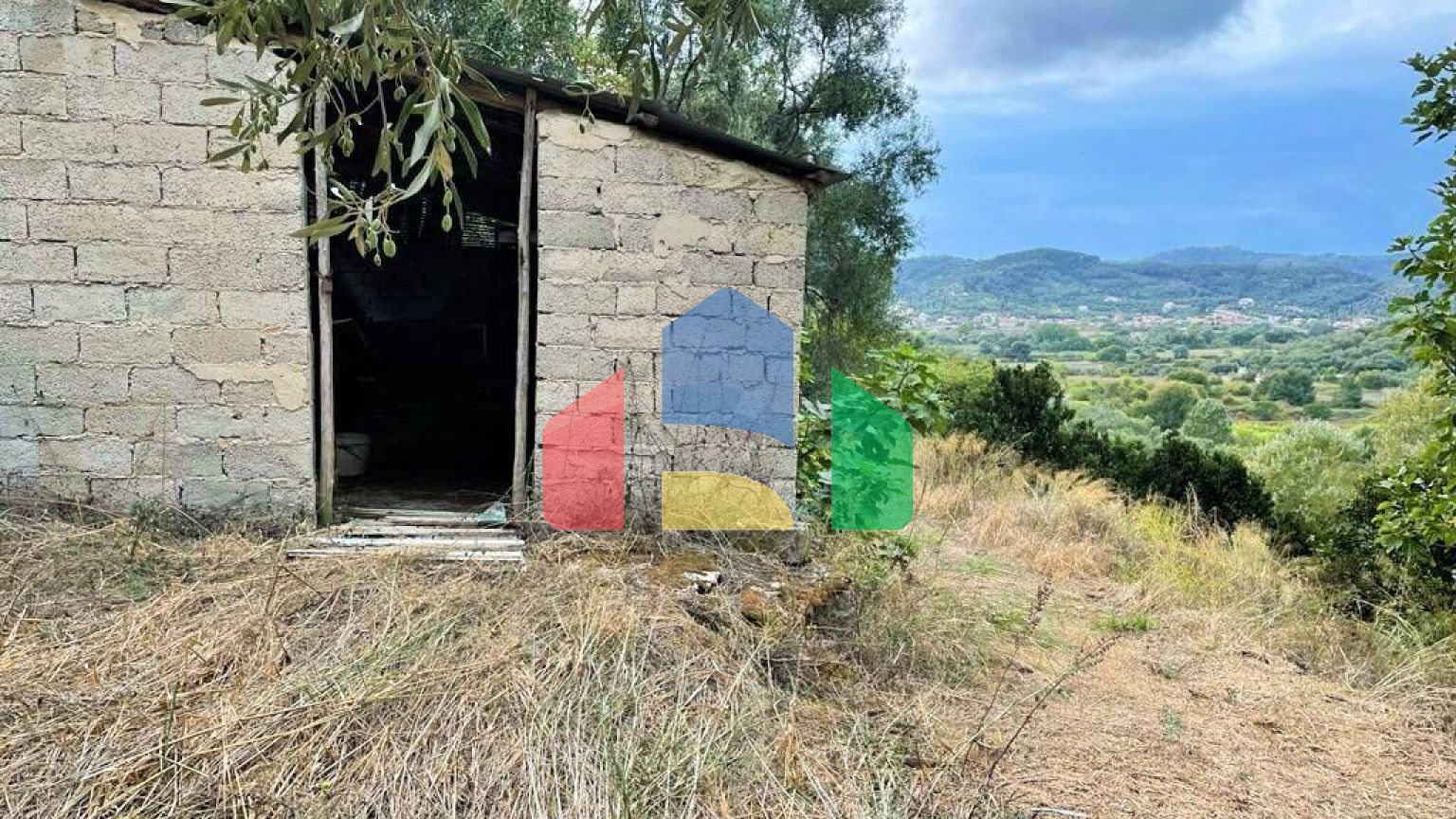 Продаж - Земельна ділянка 10000 m² на о. Корфу