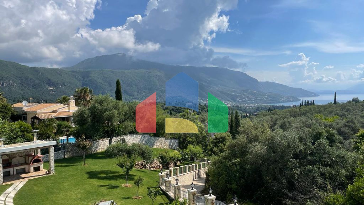 Продажа - Вилла 300 m² на о. Корфу