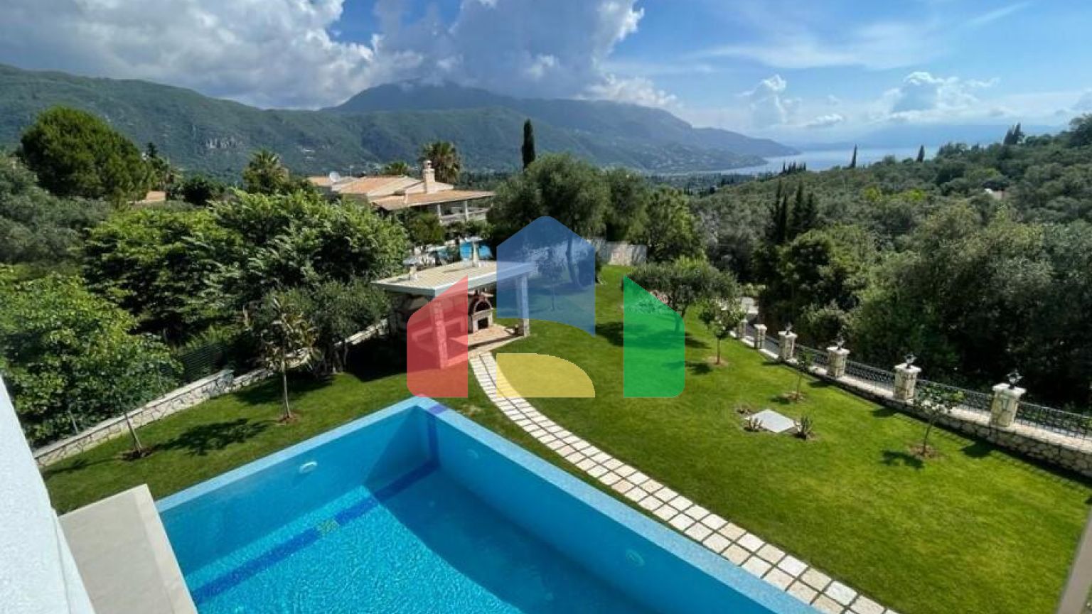 Продажа - Вилла 300 m² на о. Корфу