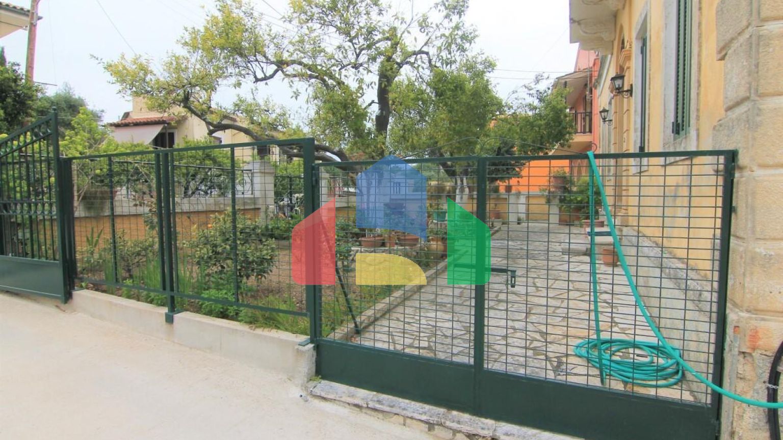 Продажа - Коттедж 240 m² на о. Корфу