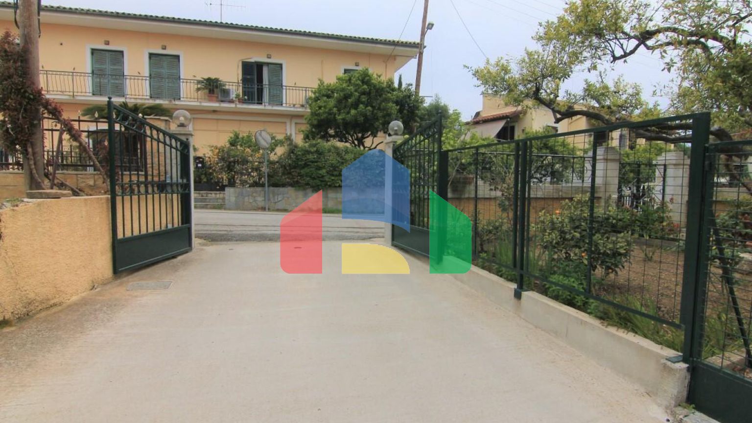 Продажа - Коттедж 240 m² на о. Корфу