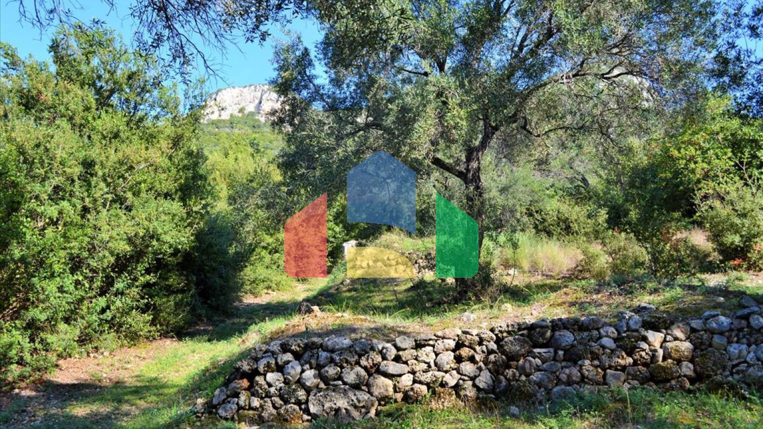 Продажа - Земельный участок 7606 m² на о. Корфу