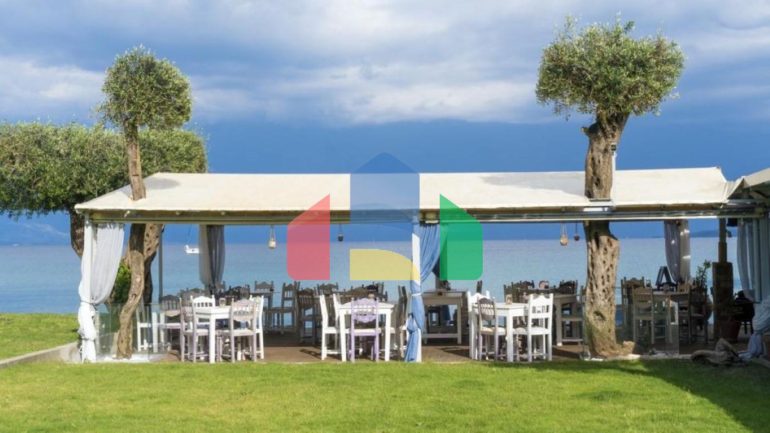 Продаж - Готель 997 m² на о. Корфу