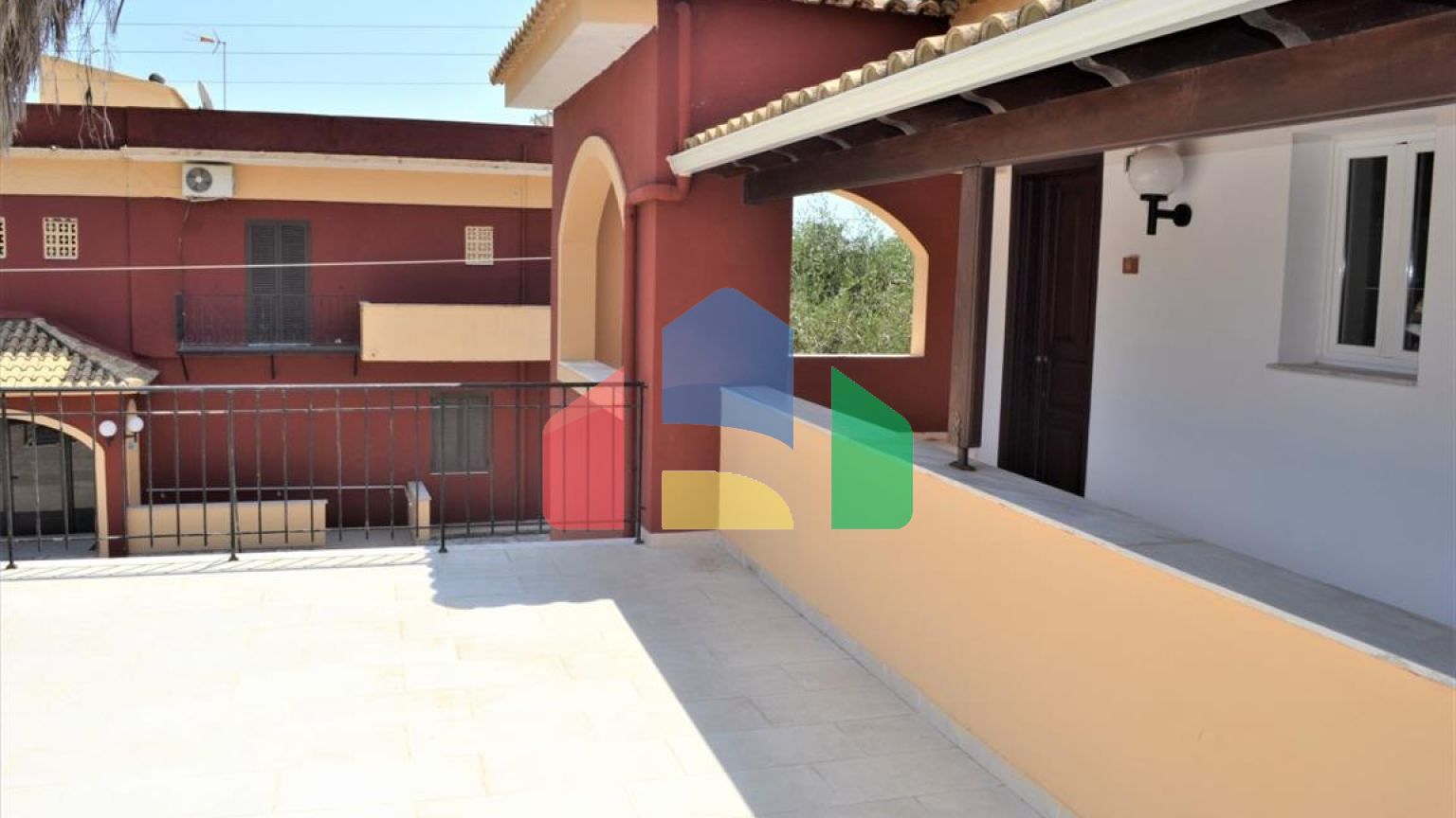 Продаж - Готель 997 m² на о. Корфу