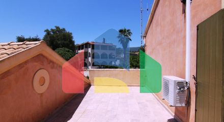 Продаж - Котедж 270 m² на о. Корфу