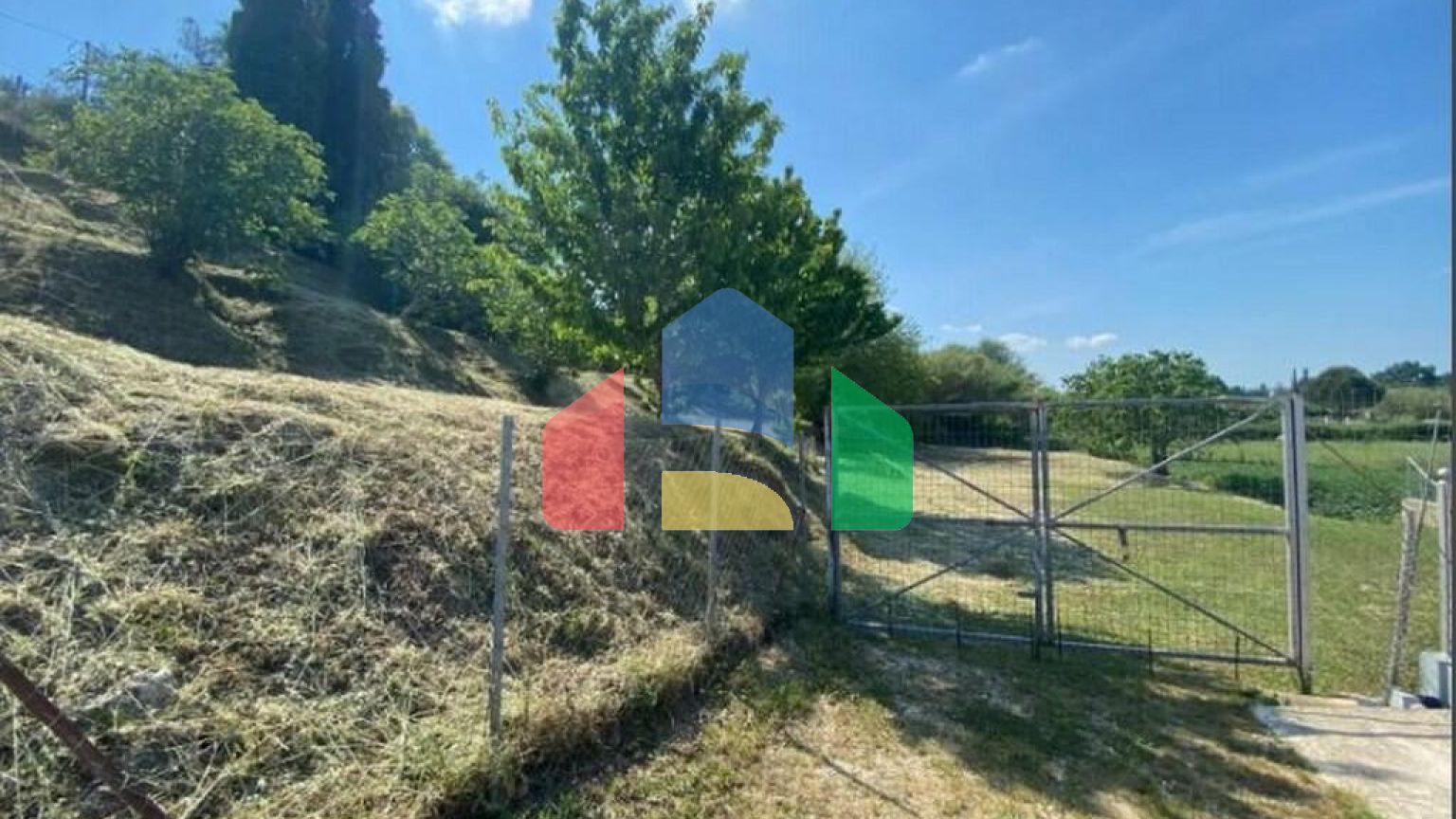 Продаж - Земельна ділянка 2200 m² на о. Корфу