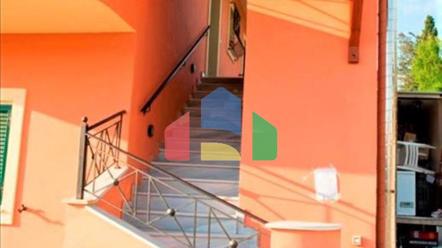 Продаж - Котедж 300 m² на о. Корфу