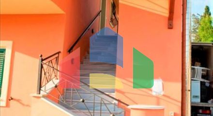 Продаж - Котедж 300 m² на о. Корфу