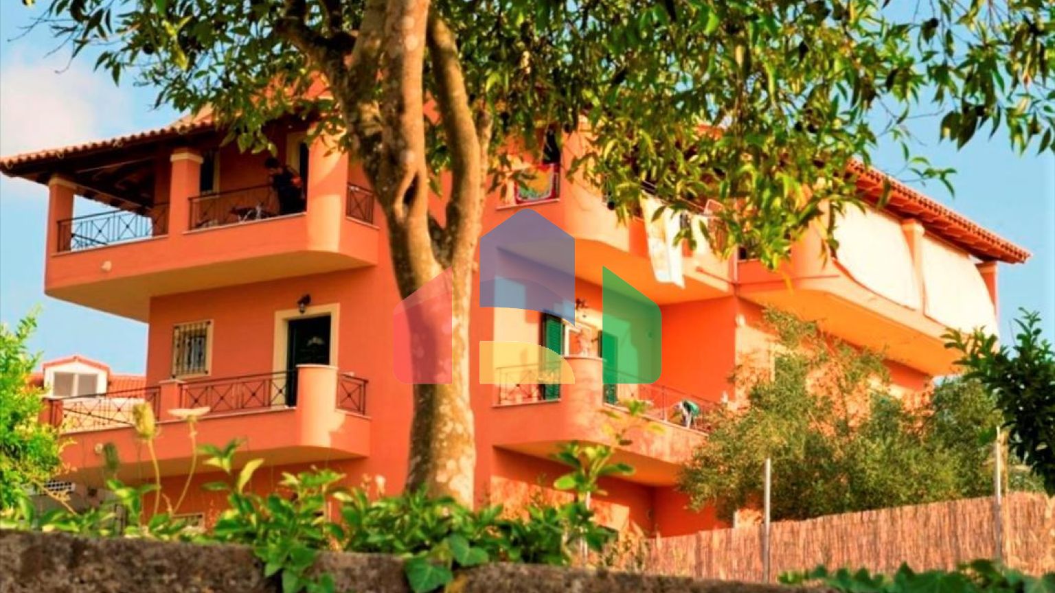 Продаж - Котедж 300 m² на о. Корфу