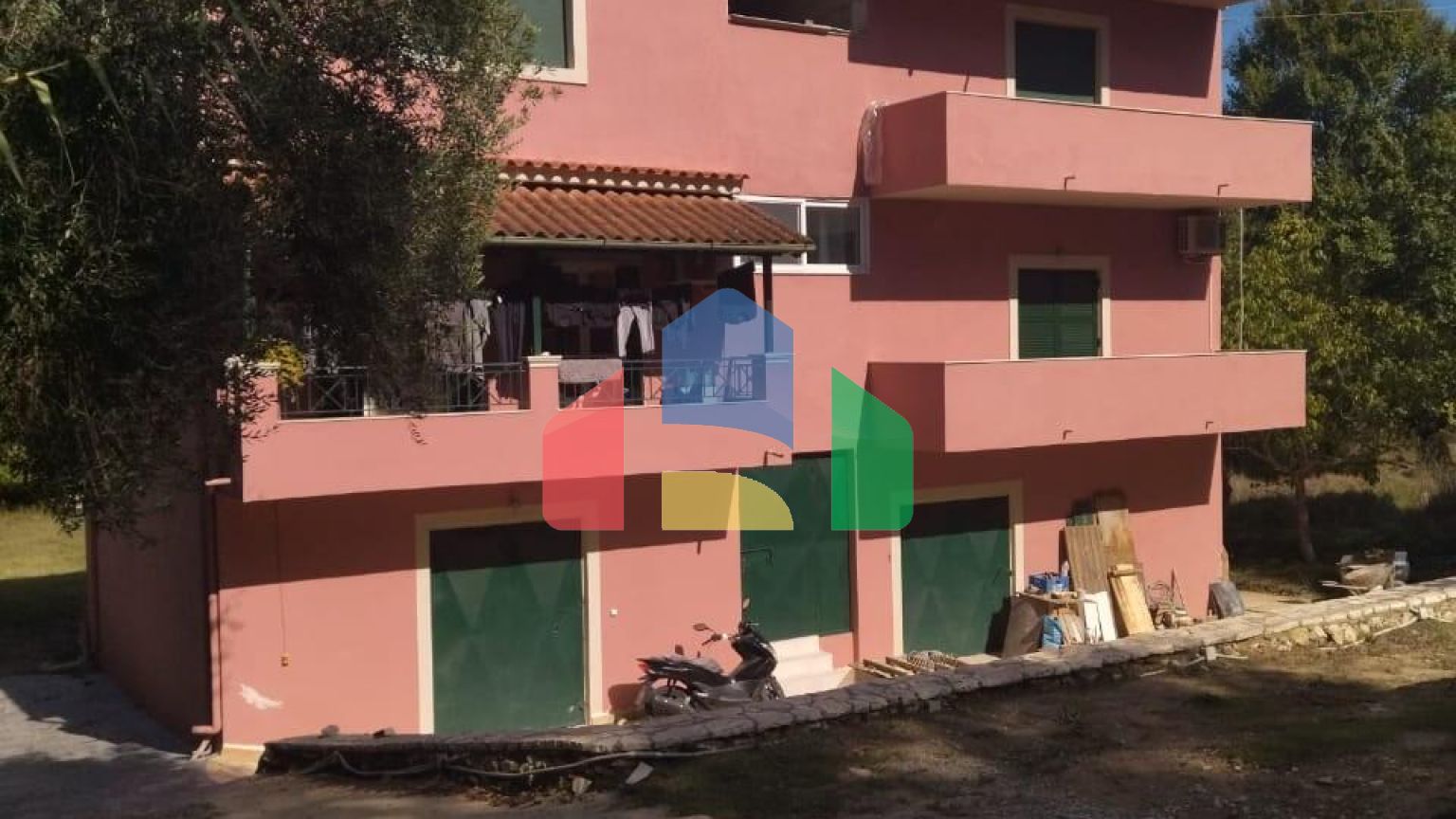 Продаж - Котедж 400 m² на о. Корфу