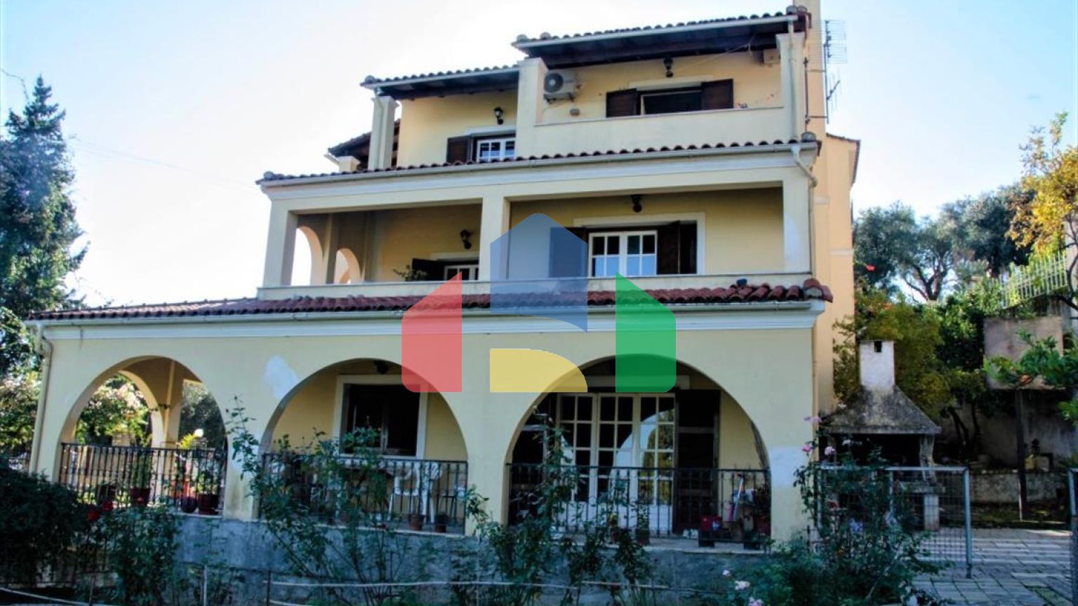 Продаж - Котедж 350 m² на о. Корфу