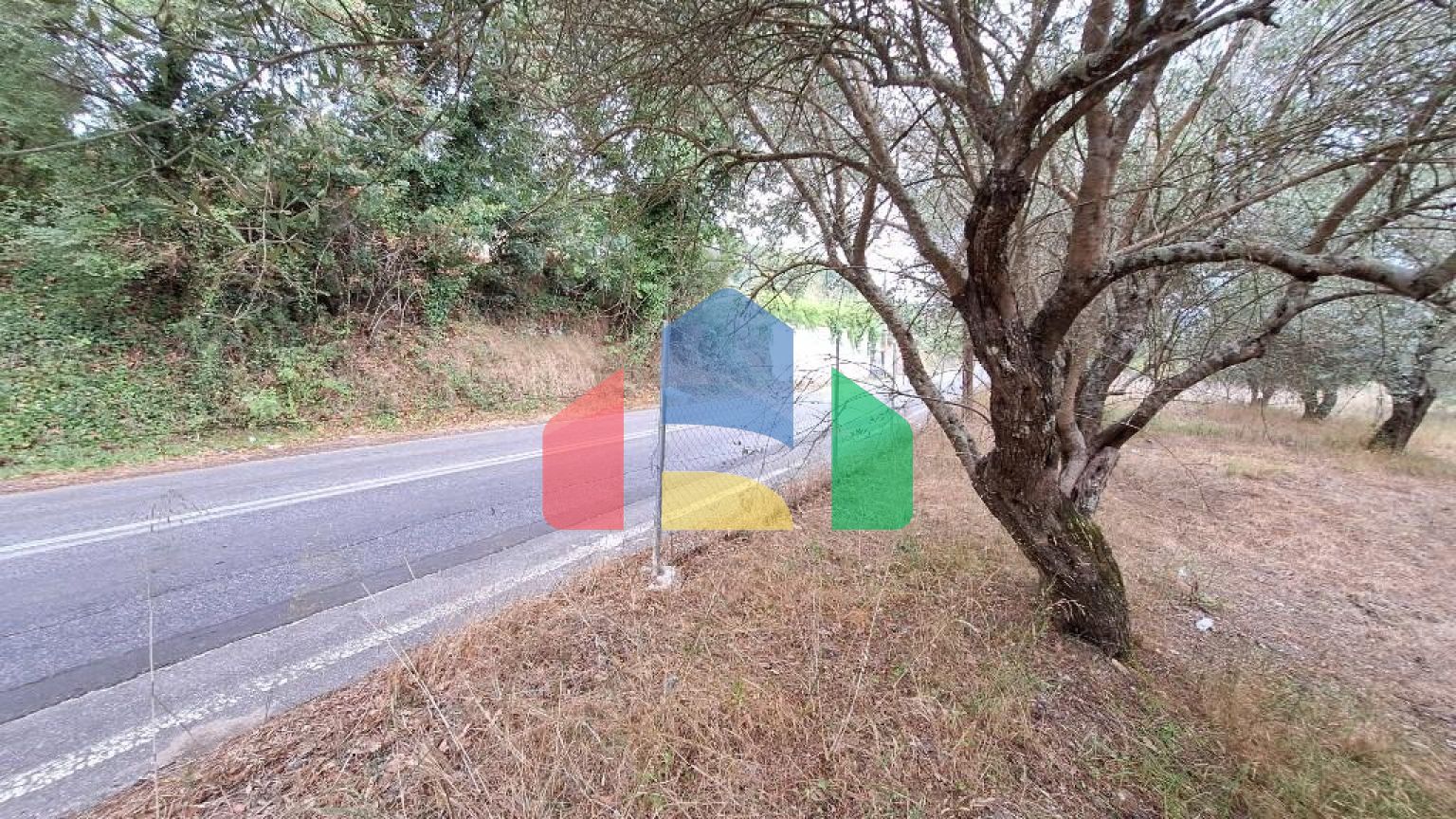 Продаж - Земельна ділянка 5500 m² на о. Корфу