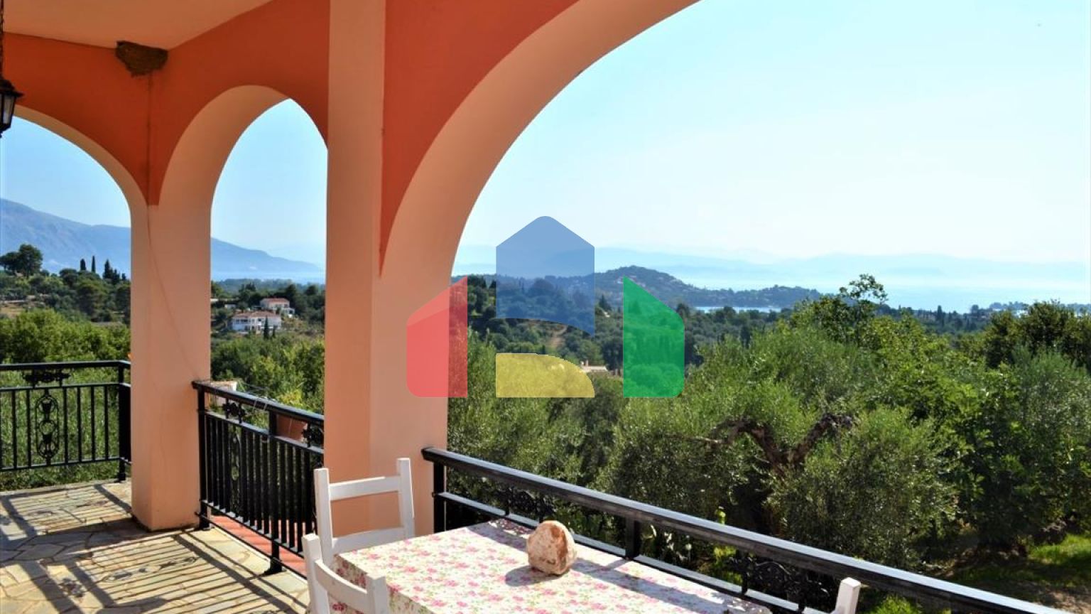 Продажа - Коттедж 205 m² на о. Корфу