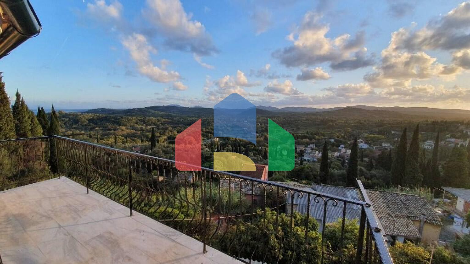 Продаж - Таунхаус 97 m² на о. Корфу