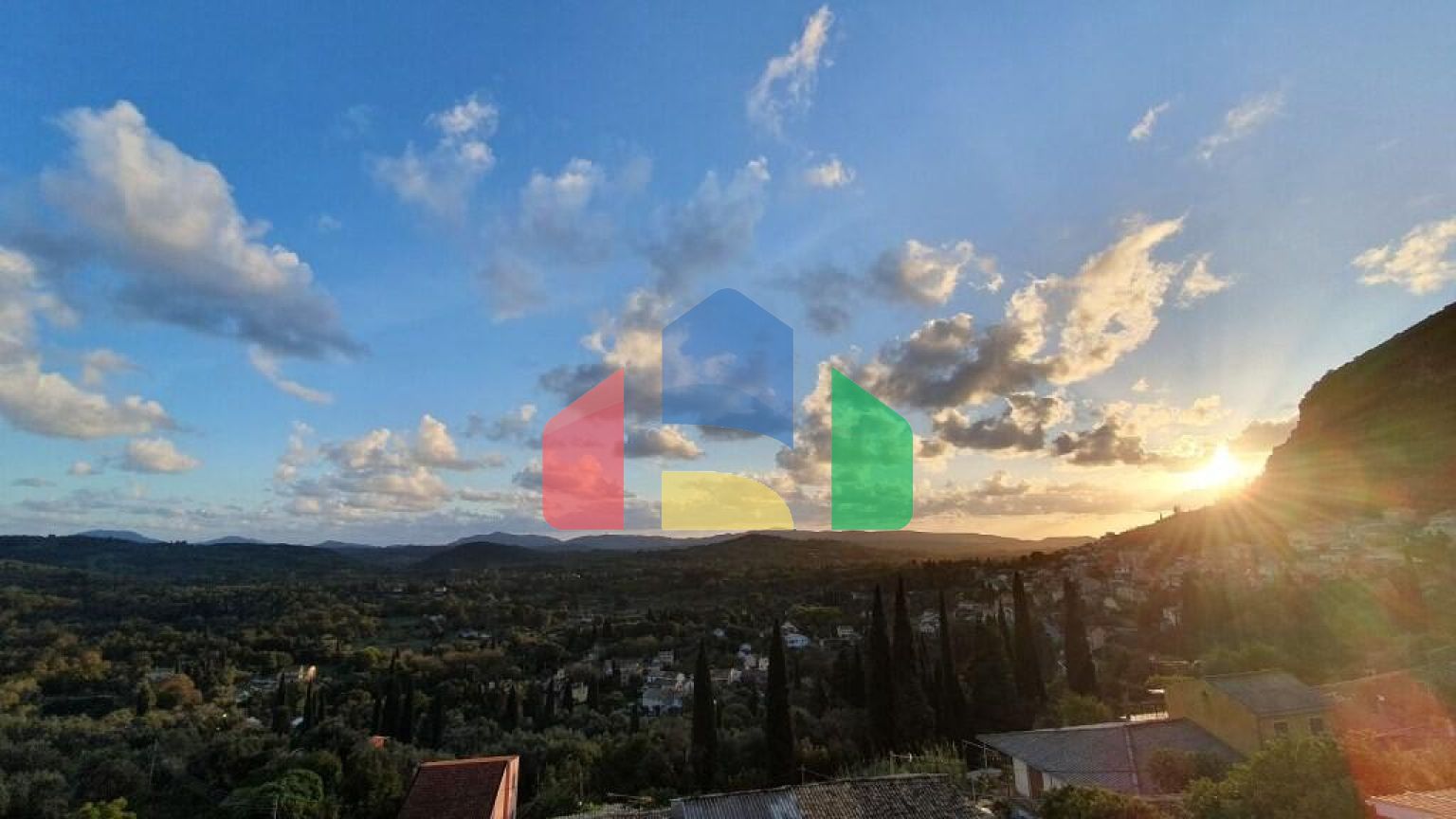 Продаж - Таунхаус 97 m² на о. Корфу