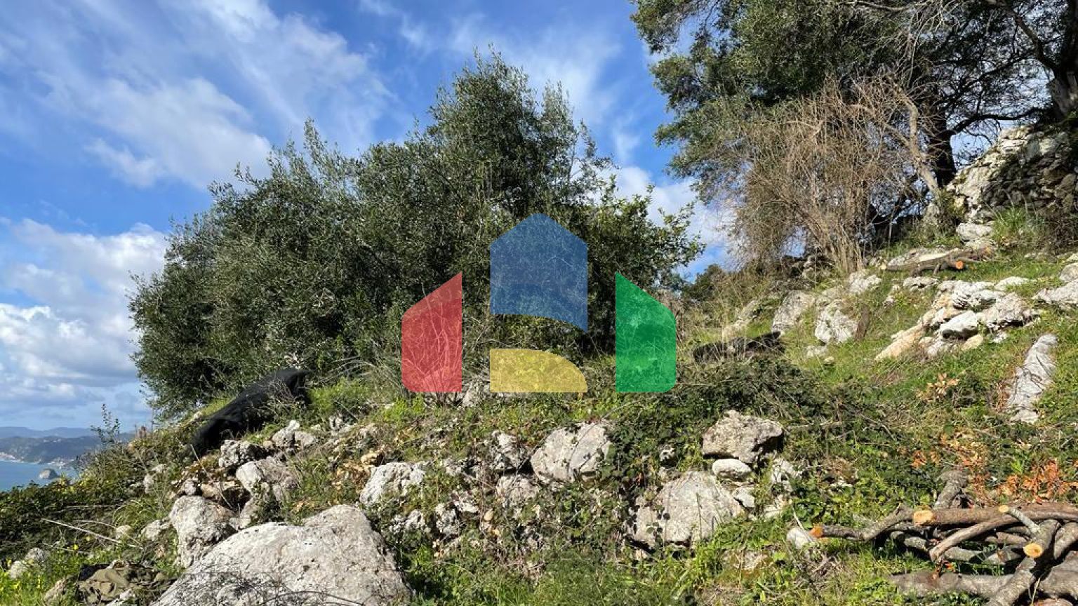 Продаж - Земельна ділянка 6260 m² на о. Корфу