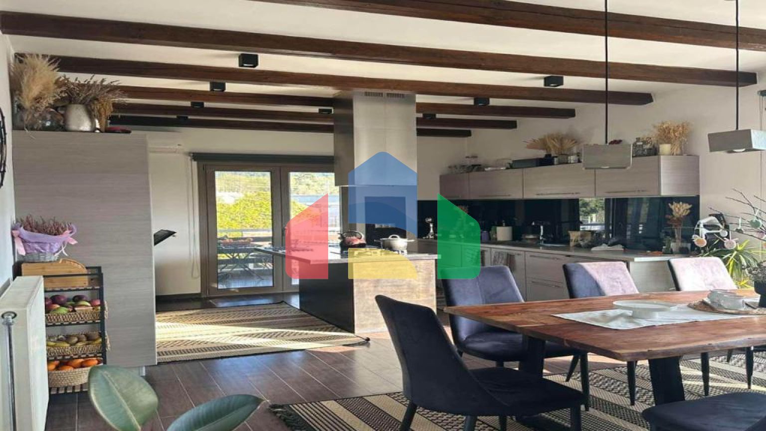 Продаж - Котедж 368 m² на о. Корфу