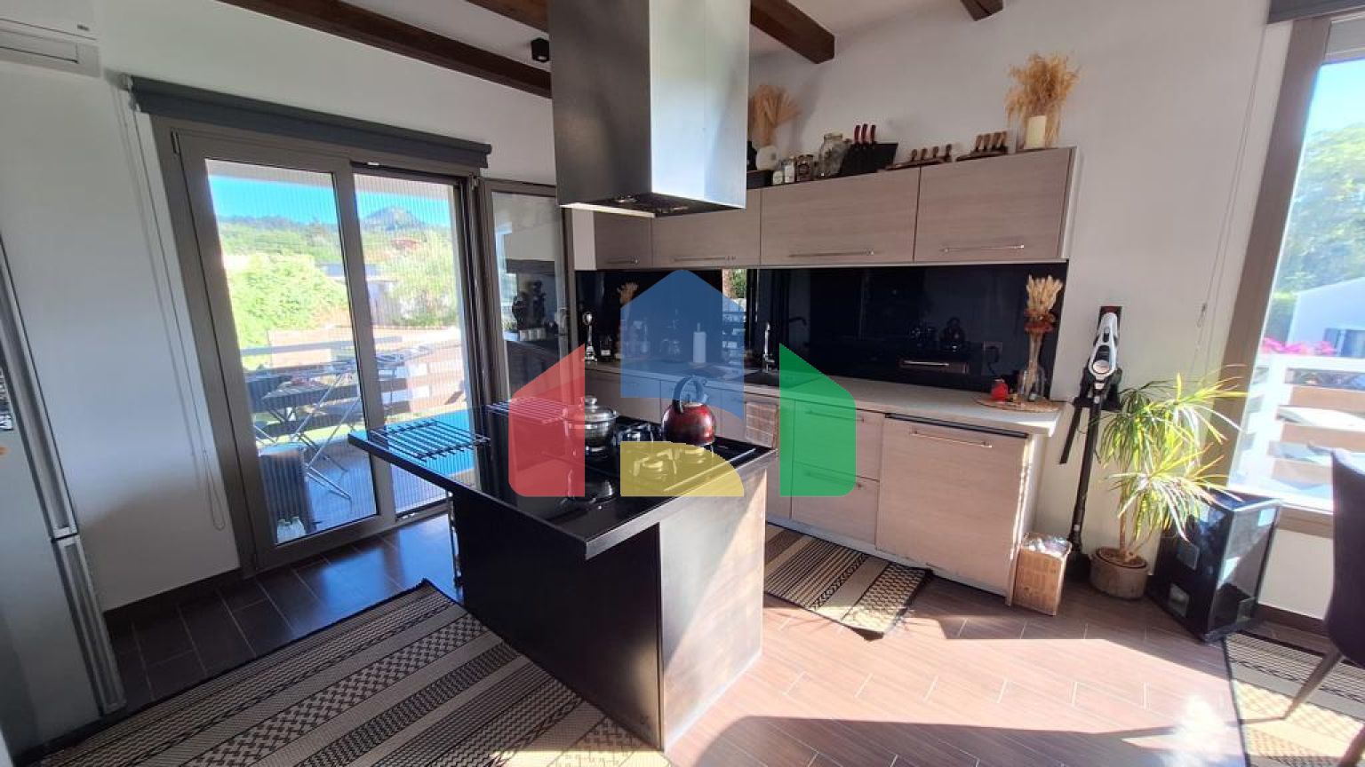 Продаж - Котедж 368 m² на о. Корфу