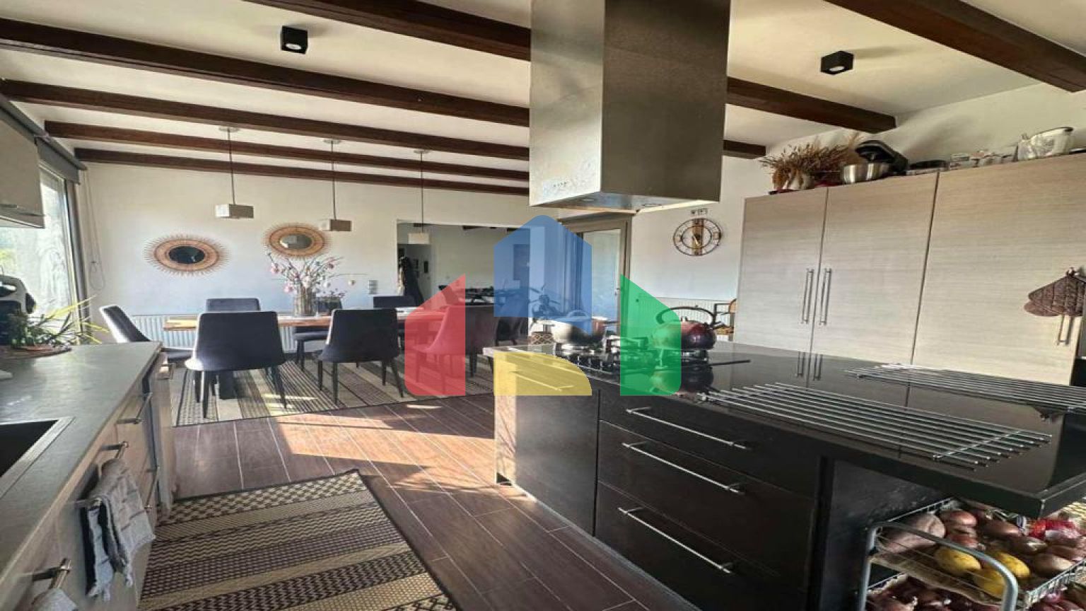 Продаж - Котедж 368 m² на о. Корфу